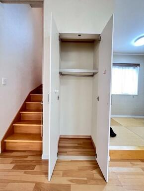 階段横収納