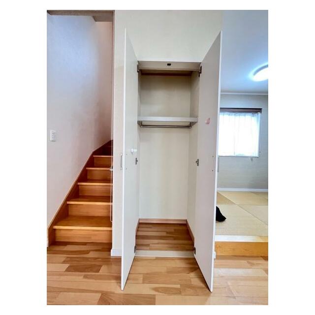 階段横収納