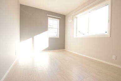 【参考写真】2階6.2帖洋室です！