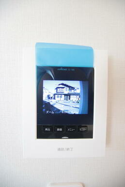 来訪者を確認できるＴＶモニターホンです♪