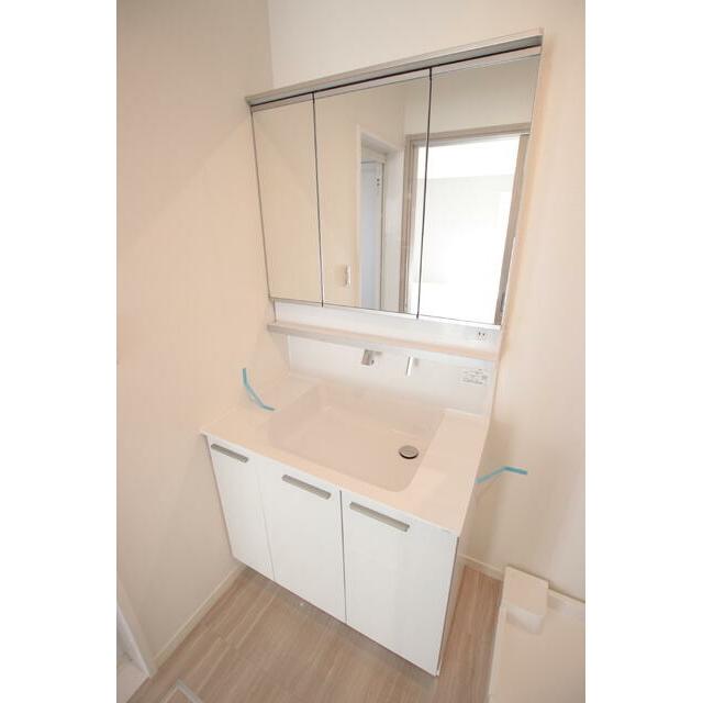 【参考写真】忙しい朝にはあると嬉しいシャワー付洗面化粧台です♪