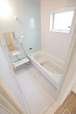 【参考写真】ゆったりとした広さのバスルームです♪