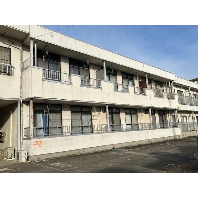 目の前が駐車場です。