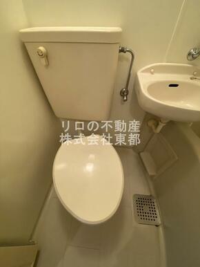 白基調で清潔感のあるトイレです♪