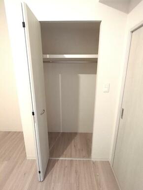 6.2帖洋室クローゼット※別部屋参考写真です。