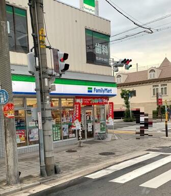 ファミリーマート勝山北店