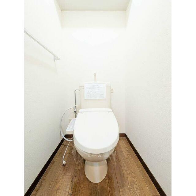 幅広い年齢層から支持されている今や必須アイテムの温水洗浄暖房便座♪冬場も便座が暖かくご使用いただけ…