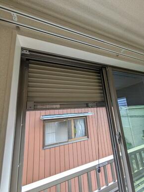 シャッター雨戸※クリーニング前の室内参考写真です。