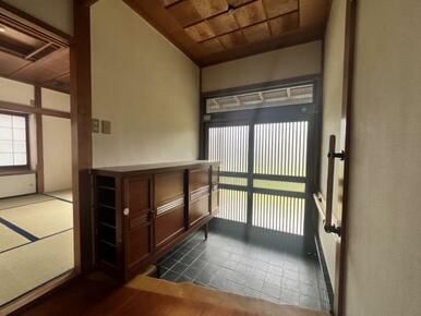 玄関を広く利用できるようシューズボックスを完備！