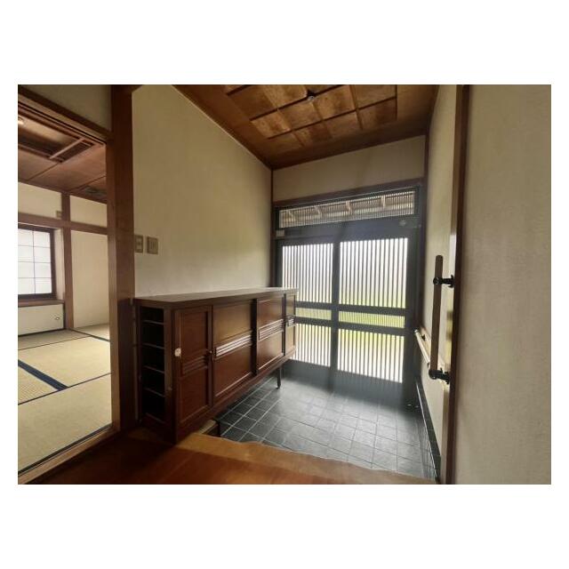 玄関を広く利用できるようシューズボックスを完備！