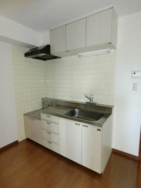 ガスコンロは持込になります。