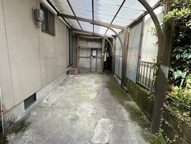 カーポート付