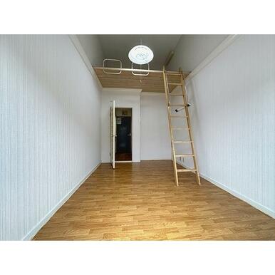 ロフトが使えるお部屋です