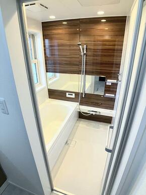 新品のユニットバス　清潔な浴室が一日の疲れを癒します