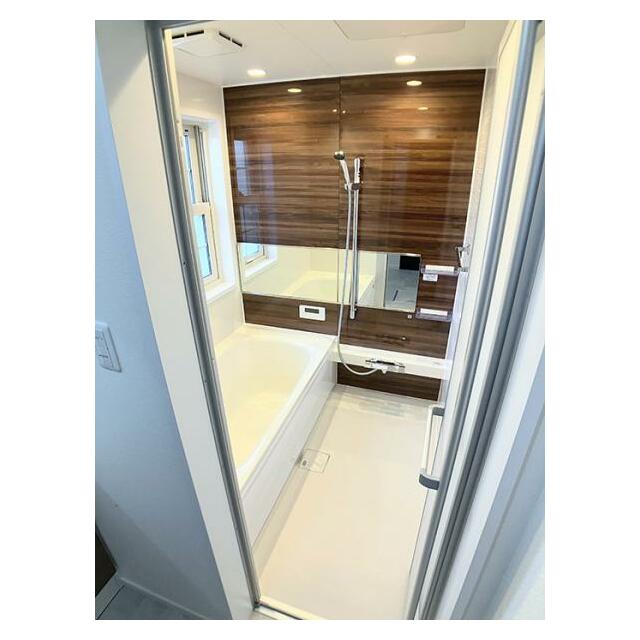 新品のユニットバス　清潔な浴室が一日の疲れを癒します