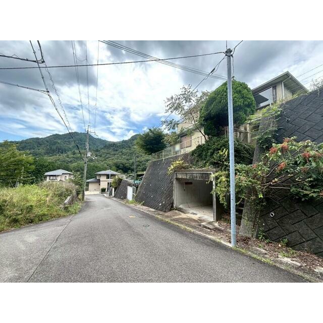 広々とした幅員の前面道路ですので、スムーズに駐車可能です♪