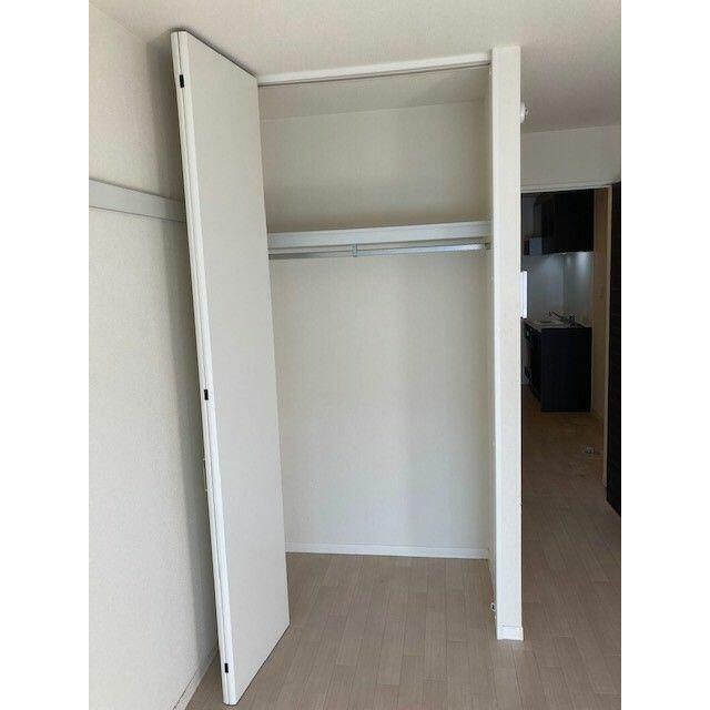 【クローゼット】丈の長い洋服も収納可能です♪