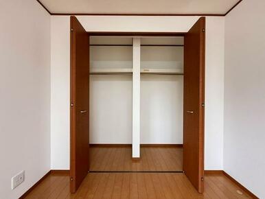 西側7.5帖洋室　クローゼット
