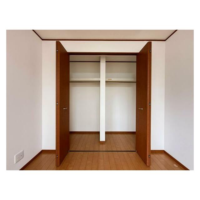 西側7.5帖洋室　クローゼット