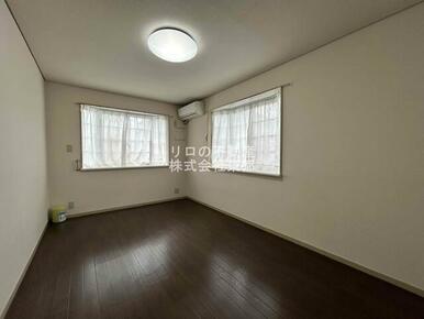 ２面採光なので、明るく風通しのよい過ごしやすいお部屋です♪