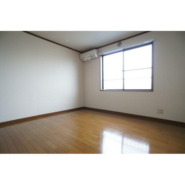 窓で通風、採光に優れたお部屋です！