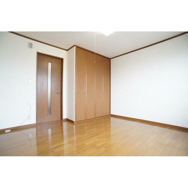 落ち着いた雰囲気で寝室にピッタリのお部屋です♪