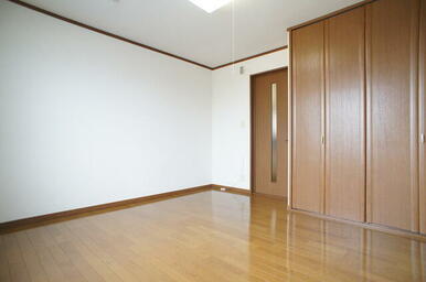 日当たり良好なお部屋！暖かな日差しが入ります♪