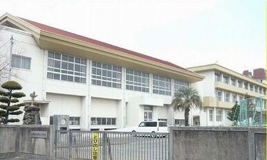 砥川小学校