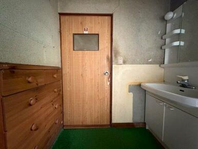 洗面所のドアです