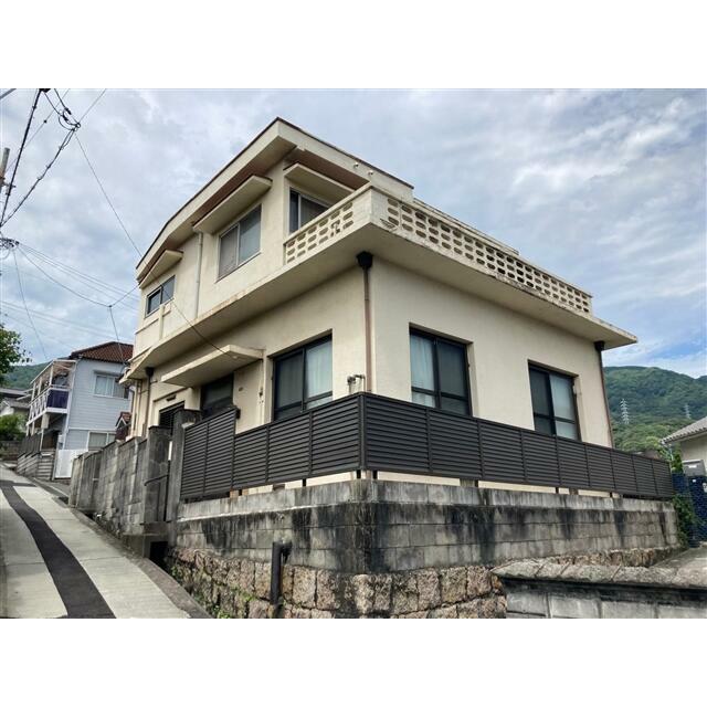 角地で採光良好です。