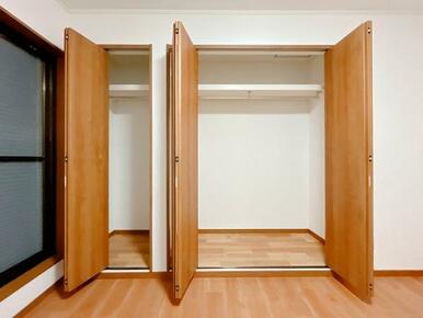 「2階南西側洋室」収納の中の写真です。