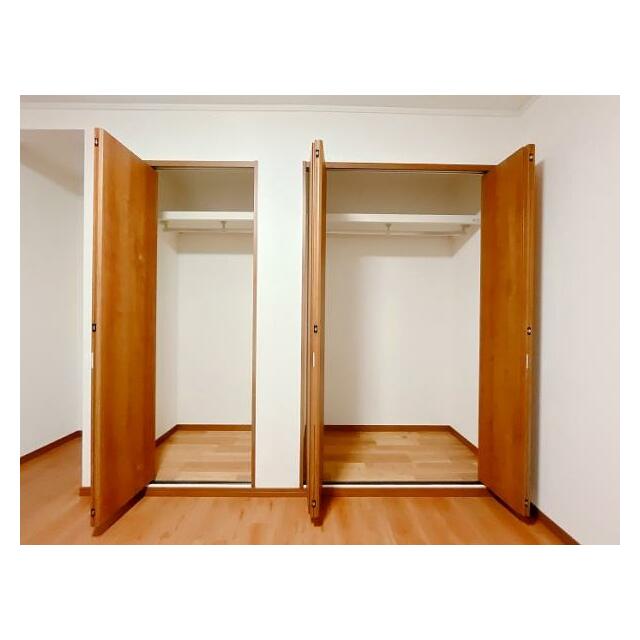 「1階南西側洋室」収納の中の写真です。