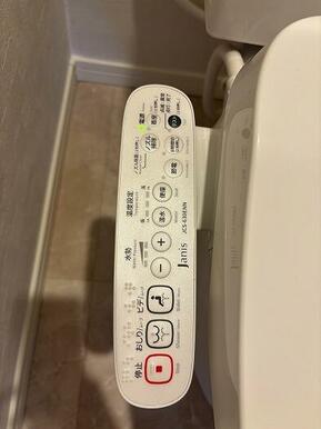 トイレ　温水洗浄機能付き