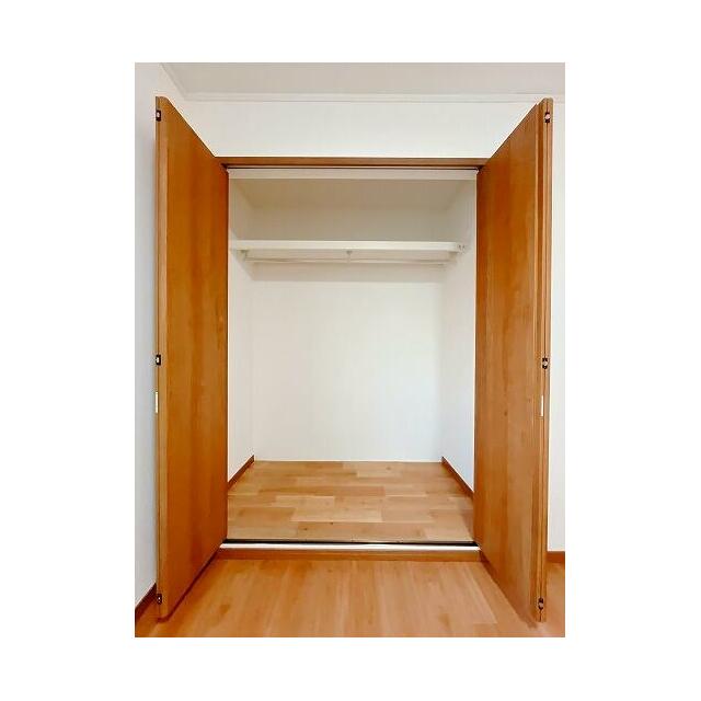 「2階北東側洋室」収納の中の写真です。