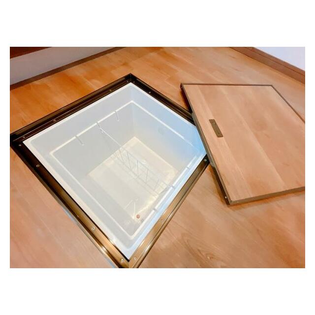 「キッチン」床下収納の写真です。新品交換済。