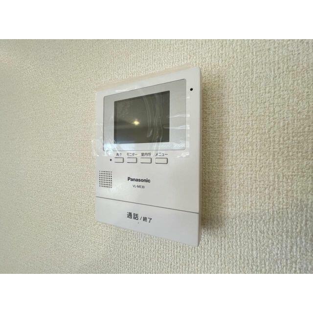 訪問者がひと目でわかるモニター付きインターホンを標準装備。お子さまのお留守番にも安心です！