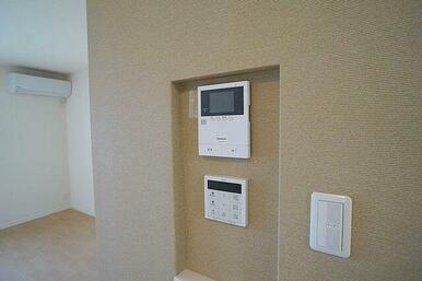 来訪者のお顔を確認できるカラーモニターホン