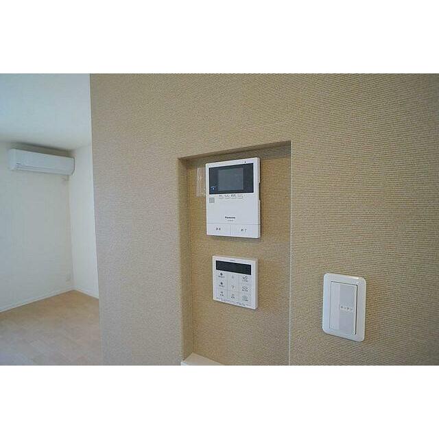 来訪者のお顔を確認できるカラーモニターホン