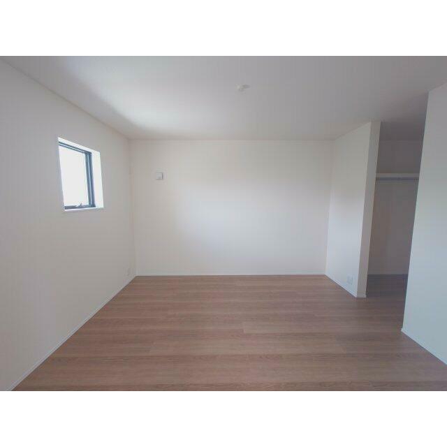 主寝室 広い主寝室は「寝るだけの部屋」ではなく、プラスαの用途を持たせやすいです。
