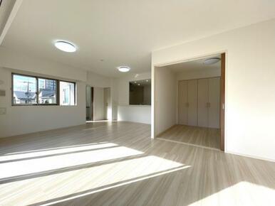 角部屋・2面採光のリビングは白を基調とした明るい空間です＾＾