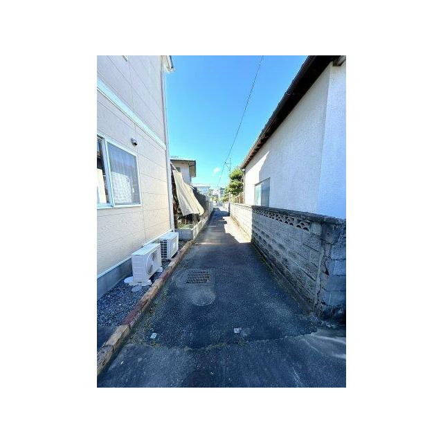 南側の通行道路。通り抜けがなく静かな住環境です♪車両通行可能です！