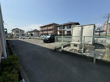 「①グランデール秀峰」敷地内駐車場（全１２台）