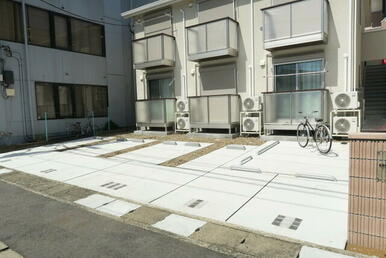 【空要確認】敷地内駐車場と駐輪場