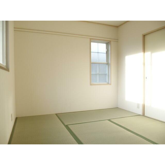 和室６畳　２面採光で明るい室内