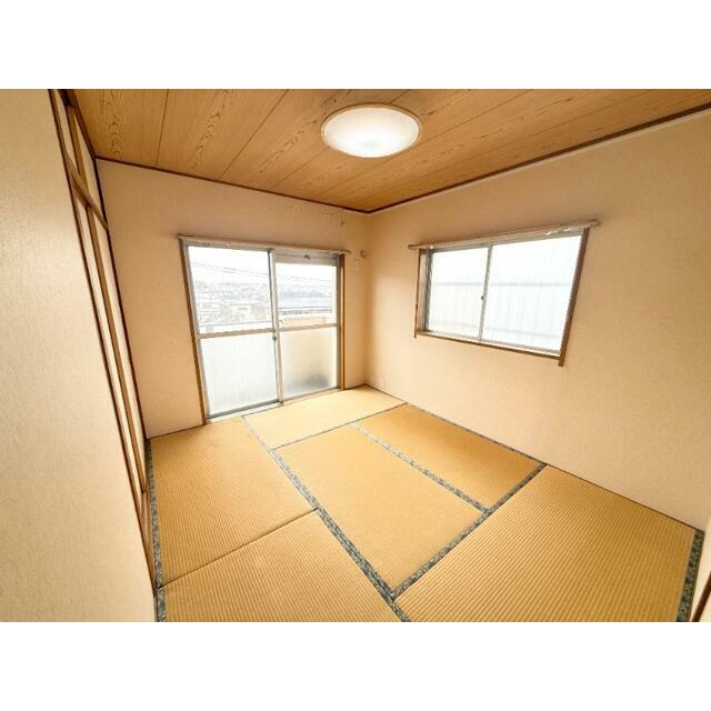 2面採光で明るい和室6帖