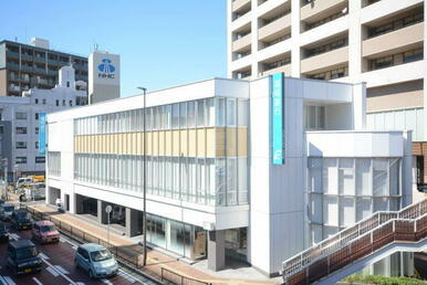 福岡銀行　三萩野支店