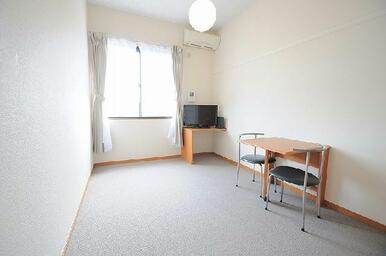 同タイプ部屋の写真となり設備等は現況と異なる場合があります。