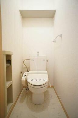 幅広い年齢層から支持されている今や必須アイテムの温水洗浄暖房便座♪冬場も便座が暖かくご使用いただけ…