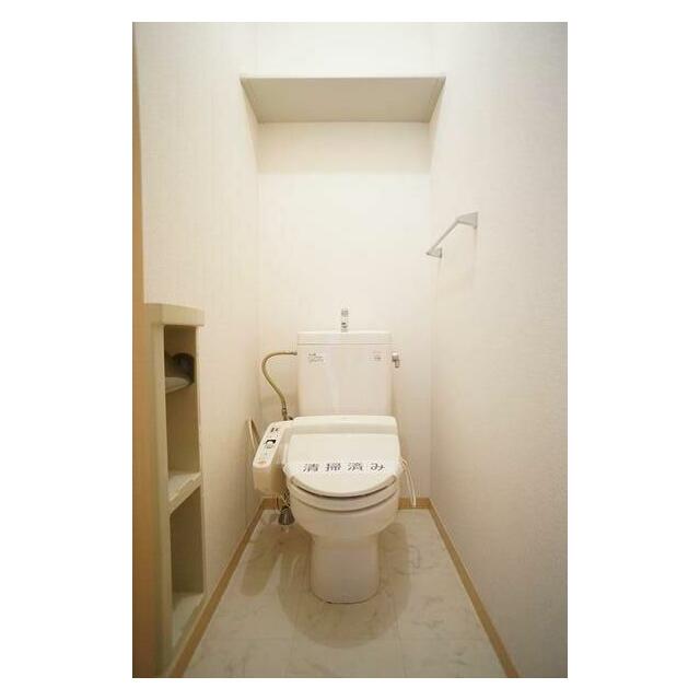 幅広い年齢層から支持されている今や必須アイテムの温水洗浄暖房便座♪冬場も便座が暖かくご使用いただけ…