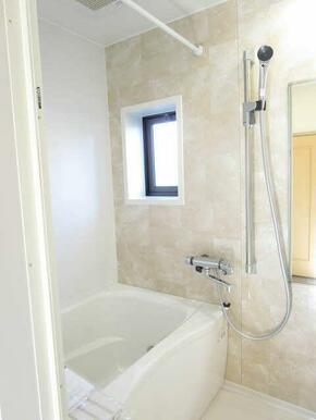 お風呂も新品です。浴室乾燥機付きで雨の日の洗濯物も◎